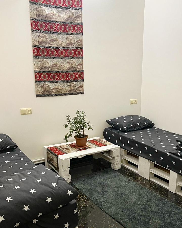 Comfort Hostel Orchid Yerevan Bagian luar foto